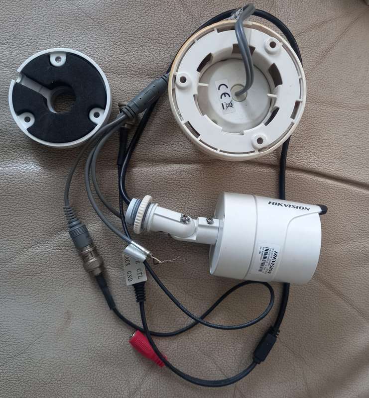Hikvision camera s x 2