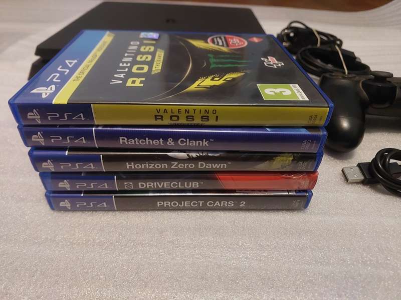 PLAYSTATION 4 SLIM 500GB + 5 games