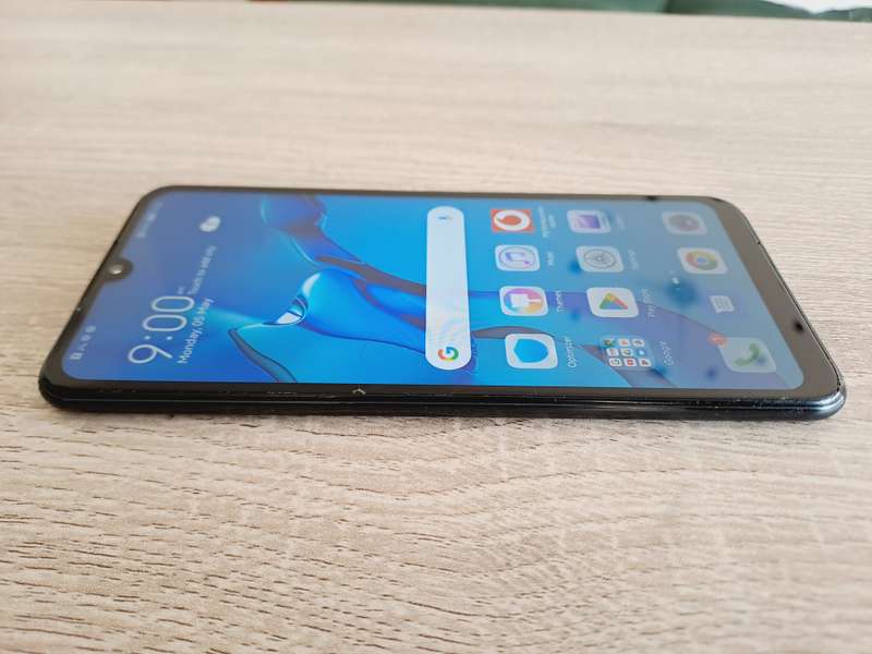 Huawei P30 Lite - Midnight Black - 128GB - Small chip on screen