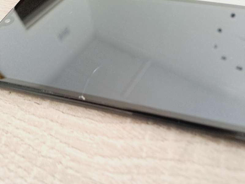 Huawei P30 Lite - Midnight Black - 128GB - Small chip on screen