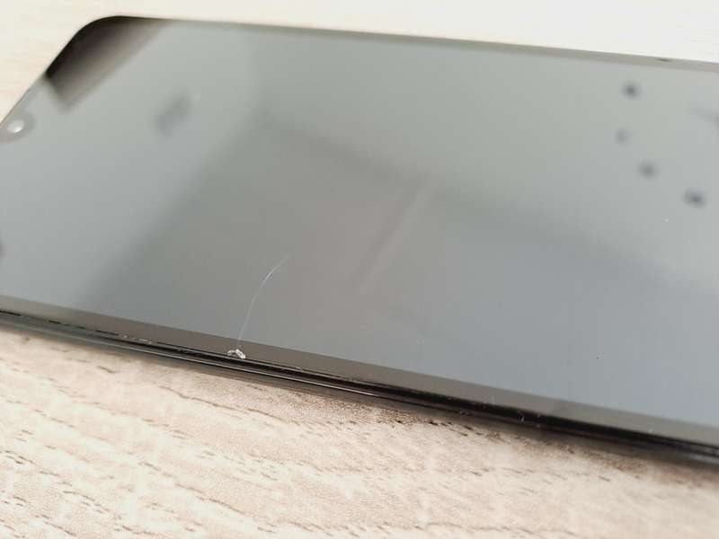 Huawei P30 Lite - Midnight Black - 128GB - Small chip on screen