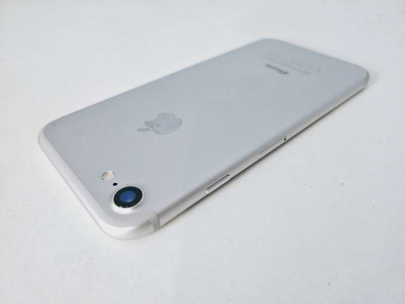 APPLE IPHONE 7 - 32GB - SILVER