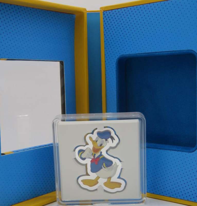 Disney® Donald Duck Shaped Colourised 1oz Silver 2021 Niue.
