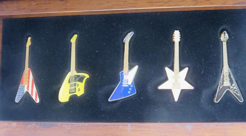 Somalia Electric Guitar Set of 5 x $1 Gold Plated Colourised Guitar Shaped Coins 2004