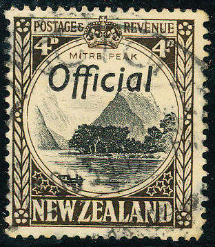 New Zealand Official Stamps - 1936-61 - 4d black & sepia fine used . SG 0126 .