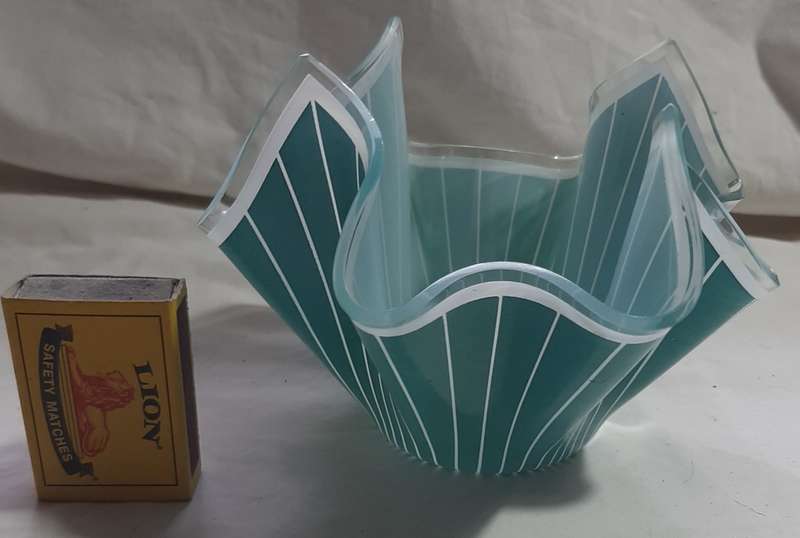 VINTAGE 1960S GLASS HANDKERCHIEF SHAPED POSY VASE BY CHANCE BROTHERS