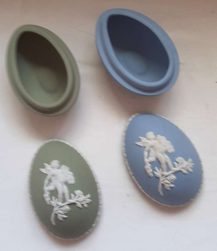 TWO WEDGWOOD JASPERWARE EGG SHAPED TRINKET VANITY/JEWELLERY HOLDERS