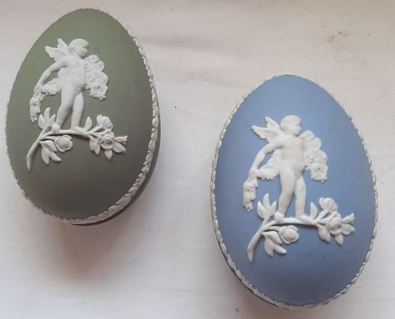 TWO WEDGWOOD JASPERWARE EGG SHAPED TRINKET VANITY/JEWELLERY HOLDERS