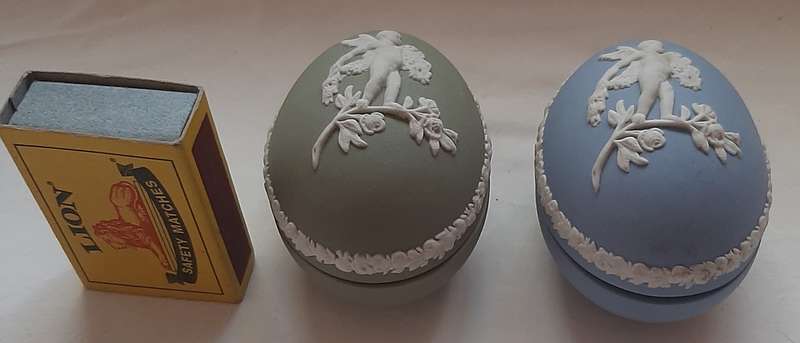 TWO WEDGWOOD JASPERWARE EGG SHAPED TRINKET VANITY/JEWELLERY HOLDERS