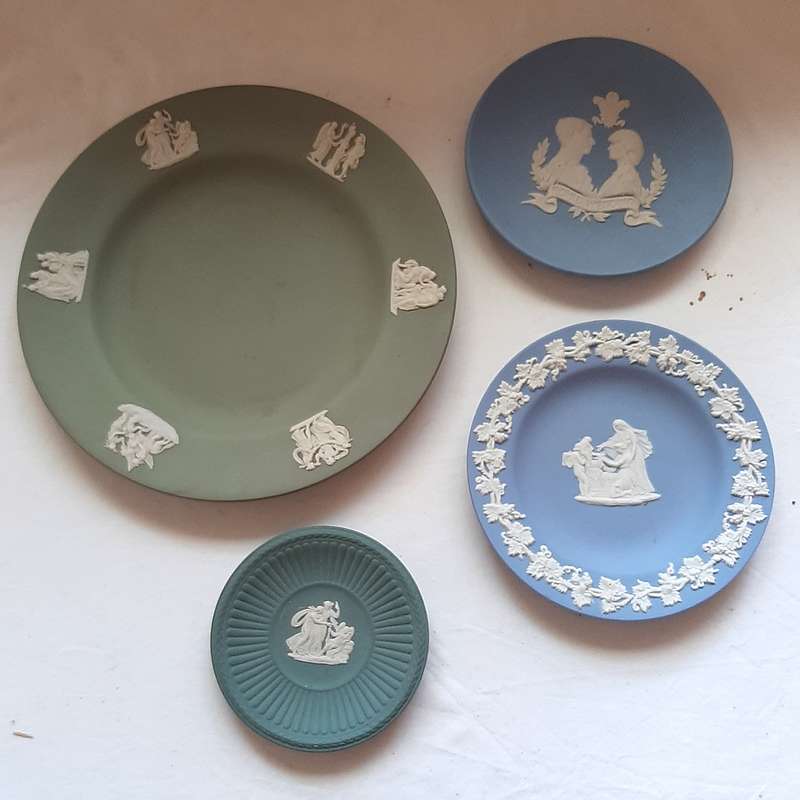 COLLECTION OF 4 WEDGWOOD JASPERWARE PLATES