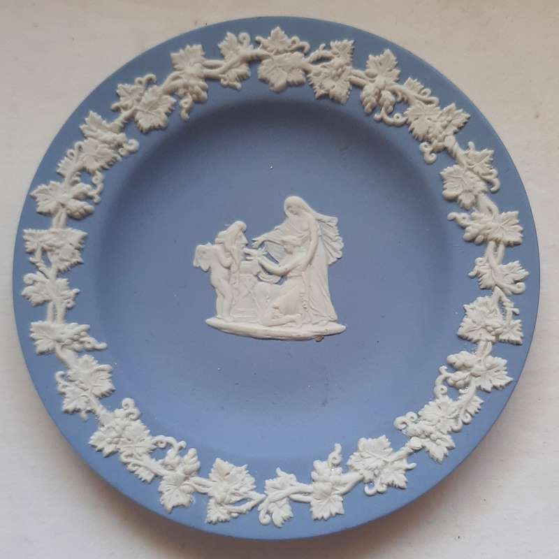 COLLECTION OF 4 WEDGWOOD JASPERWARE PLATES