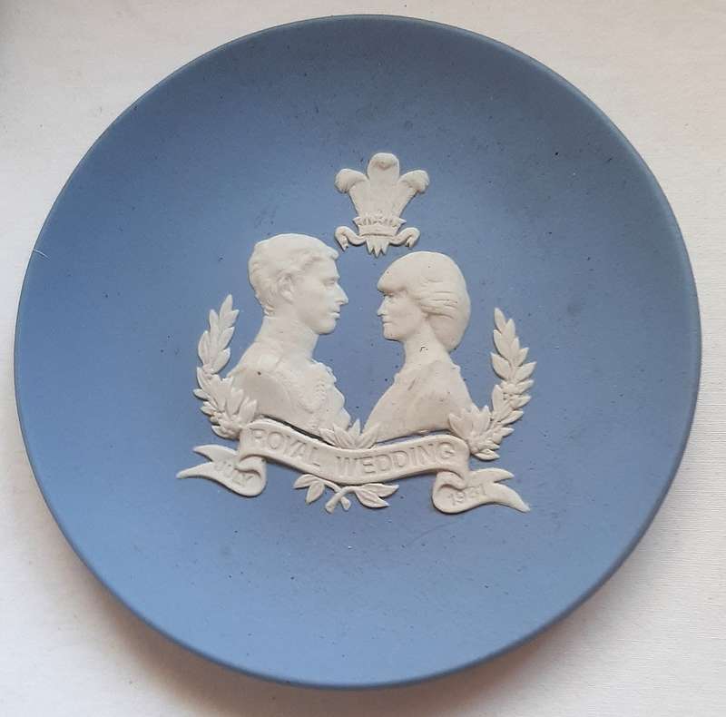 COLLECTION OF 4 WEDGWOOD JASPERWARE PLATES