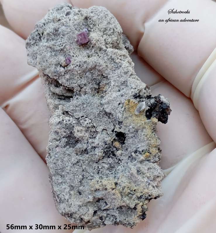 Chalcedony hematite fluorite - Locality unknown