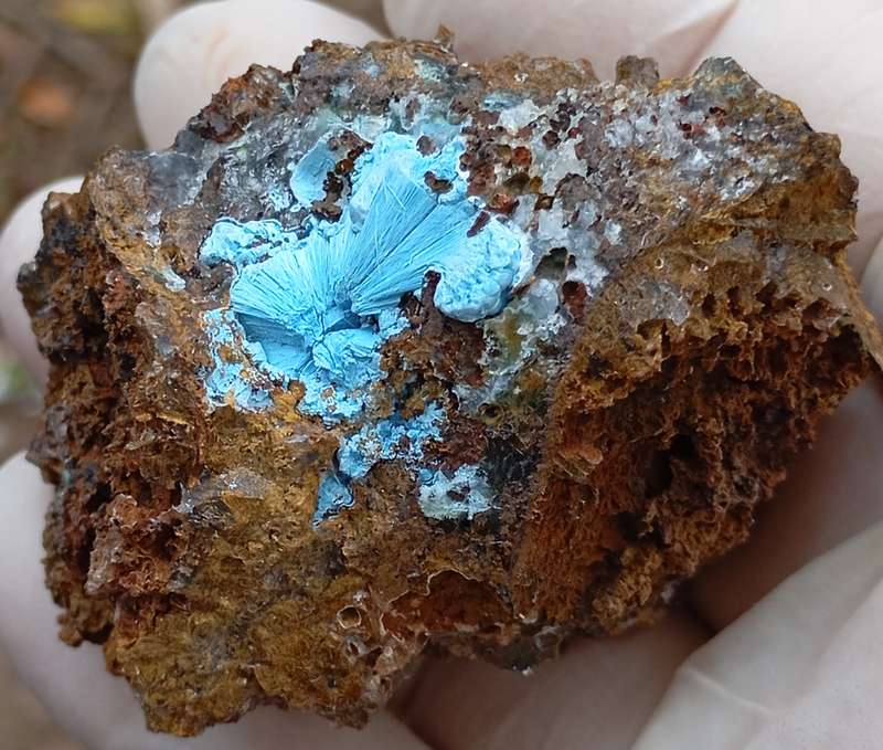 Shattuckite goethite quartz - Tantara mine DRC Congo