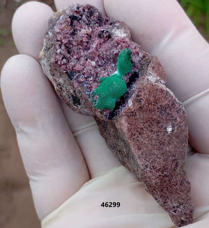 Cobaltoan calcite chrysocolla heterogenite malachite quartz - Kakanda deposit DRC Congo