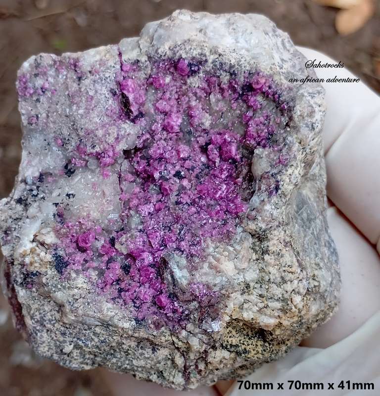 Cobaltoan calcite heterogenite malachite - Mashamba West mine DRC Congo