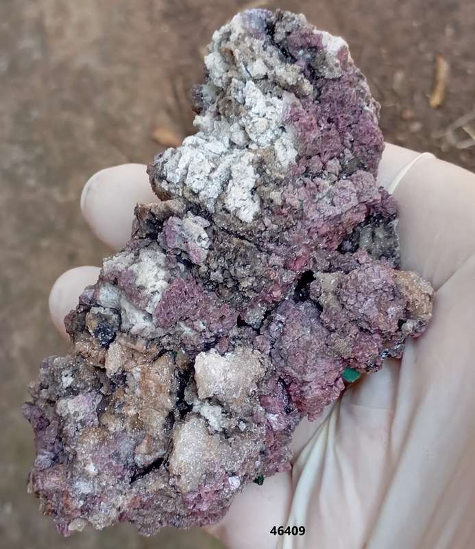 Cobaltoan calcite heterogenite and quartz - Kakanda deposit DRC Congo
