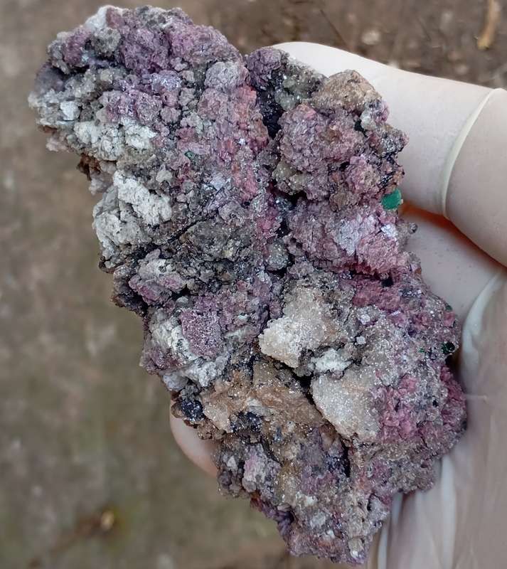 Cobaltoan calcite heterogenite and quartz - Kakanda deposit DRC Congo