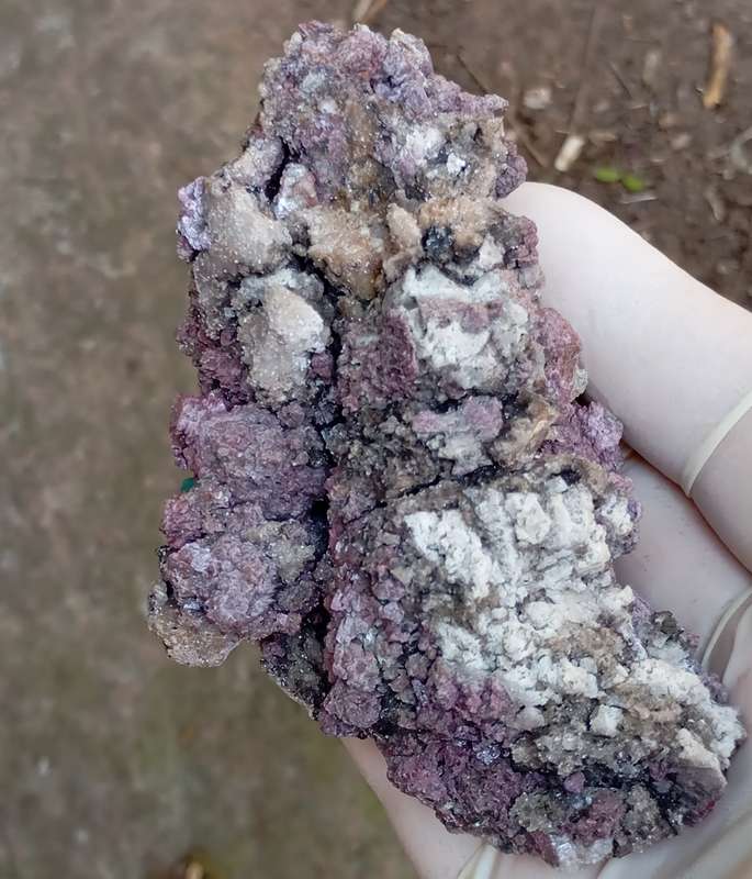 Cobaltoan calcite heterogenite and quartz - Kakanda deposit DRC Congo
