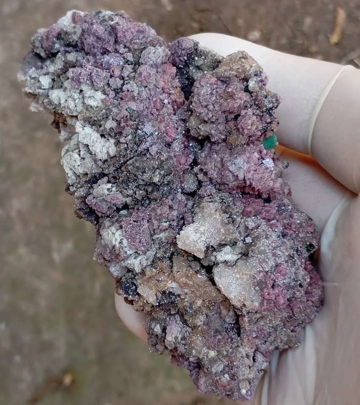 Cobaltoan calcite heterogenite and quartz - Kakanda deposit DRC Congo
