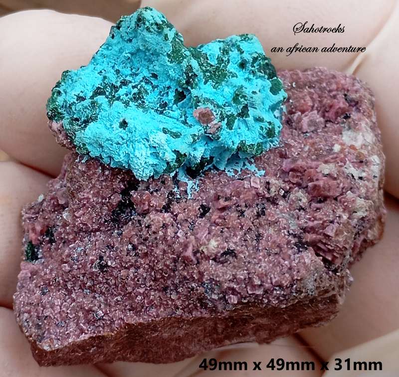 Cobaltoan calcite chrysocolla malachite - Kakanda deposit DRC Congo