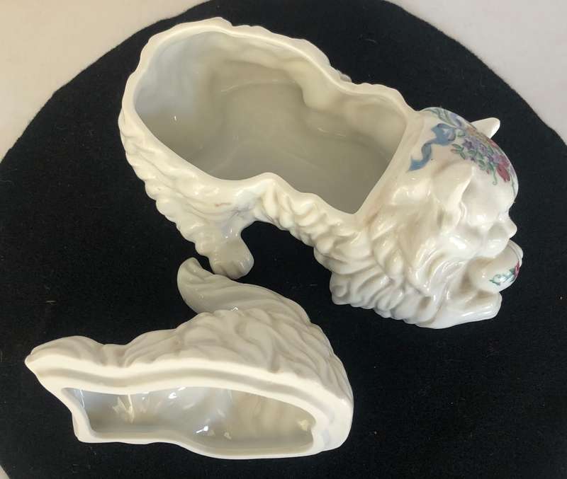 Collectable Elizabeth Arden -Southern Heirlooms Playing Cat Trinket Holder