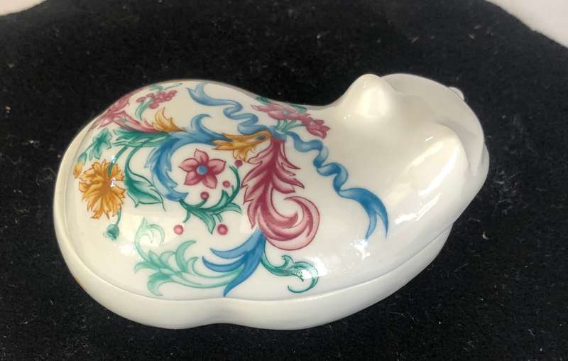 Collectable Elizabeth Arden -PALAIS DE VERSAILLES- Made in Japan - Sleeping Cat Trinket Holder