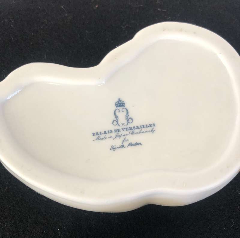 Collectable Elizabeth Arden -PALAIS DE VERSAILLES- Made in Japan - Sleeping Cat Trinket Holder