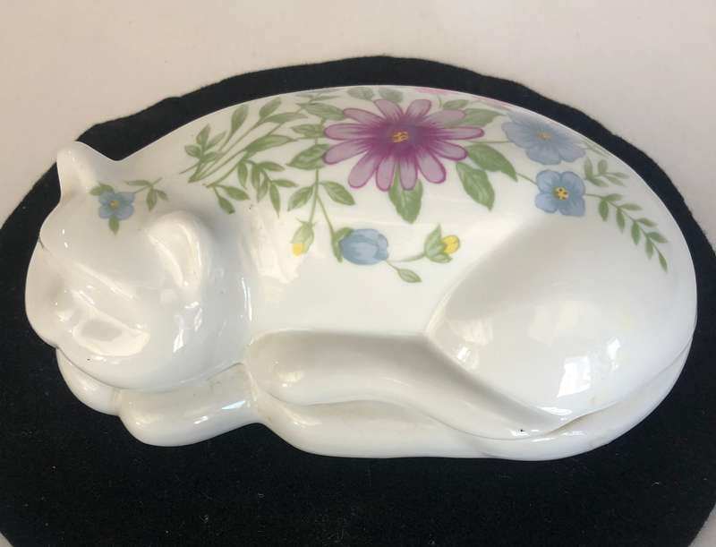 Collectable Elizabeth Arden - Cat Shaped Trinket Holder- Made in Japan