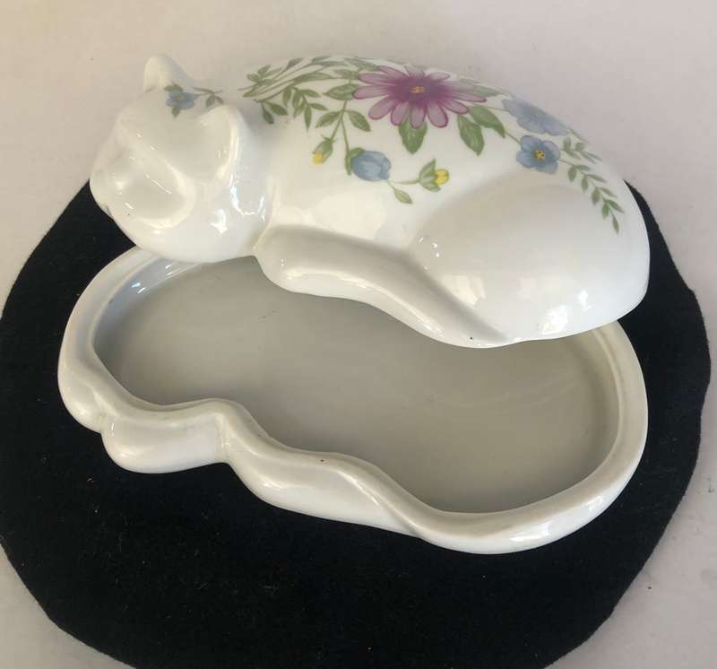 Collectable Elizabeth Arden - Cat Shaped Trinket Holder- Made in Japan