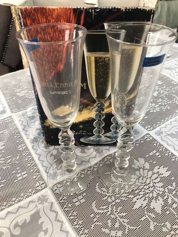 Millenium Luminarc set of 2 Champagne glasses