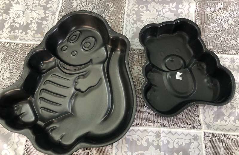 Dinosaur and Teddy Bear Cake Pan Set