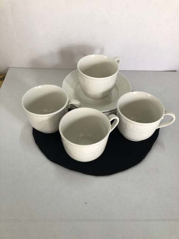 Vintage HUGENOT ROYALE SAA/SAL  Set of 4 Cups and 4 Saucers