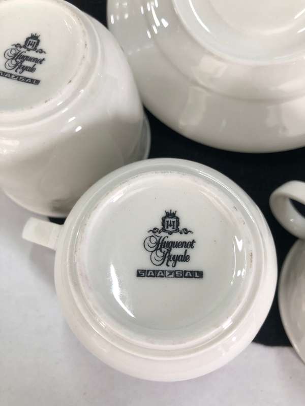 Vintage HUGENOT ROYALE SAA/SAL  Set of 4 Cups and 4 Saucers
