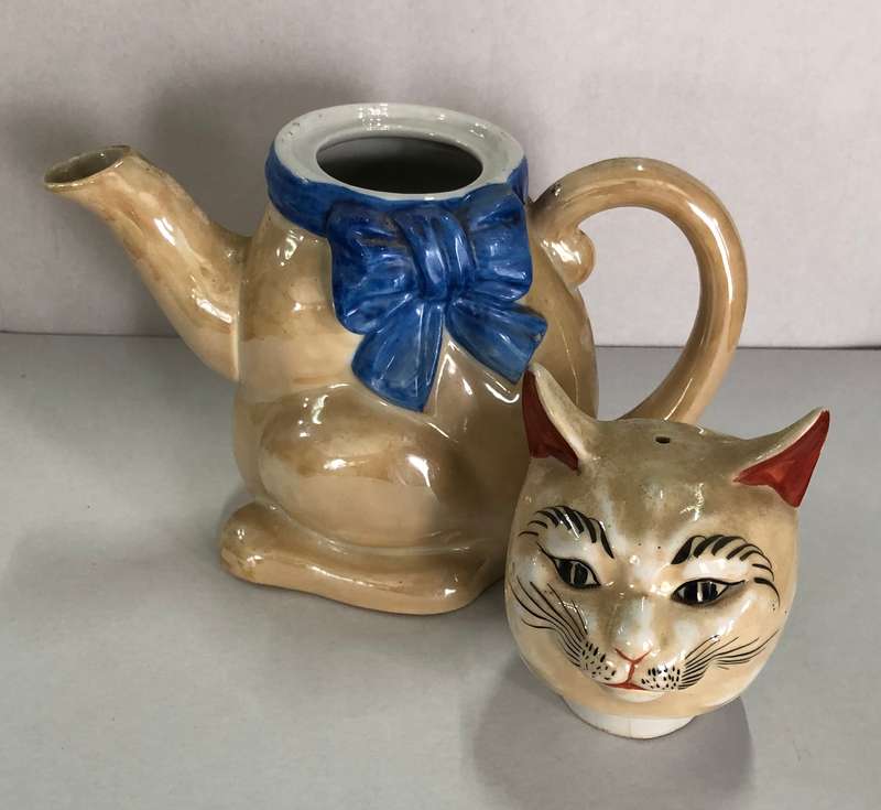 Antique Beautiful Cat Shaped  Tea Pot