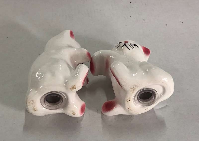 Beautiful Set of Cat Salt and Pepper Shakers - Rim Huggers