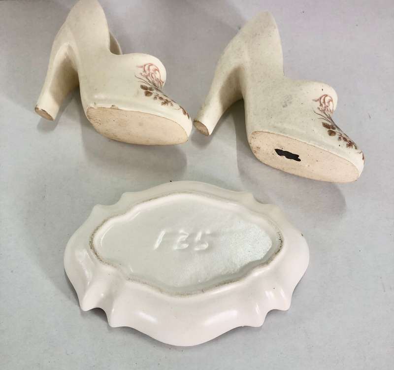 Beautiful Set of 2 Mini Ceramic Shoes and 1 Trinket Dish