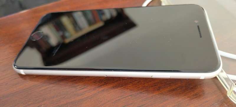 iPHONE SE 3