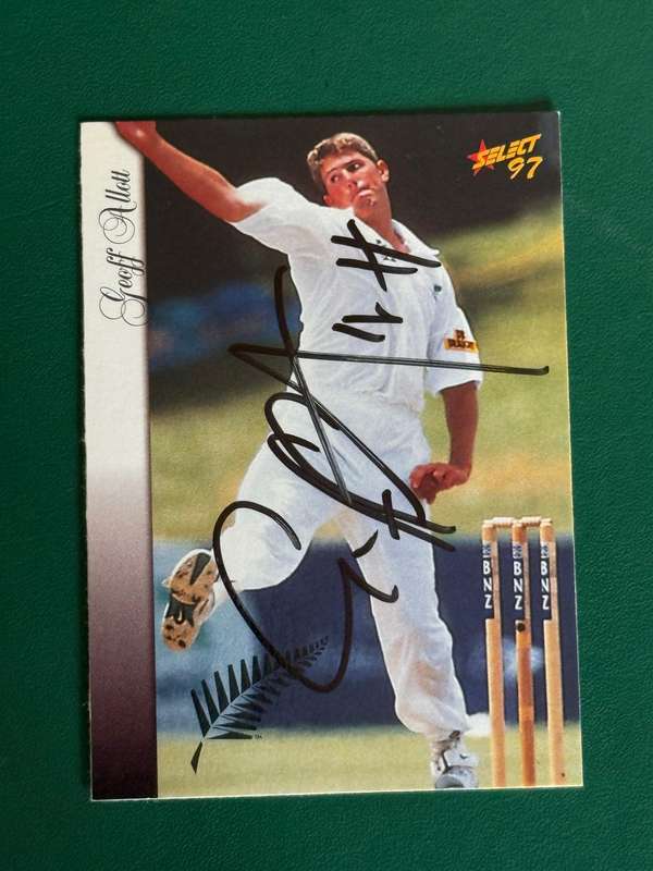 Cricket Card - *SIGNED* Geoff Allott 1997 Select Cricket Card
