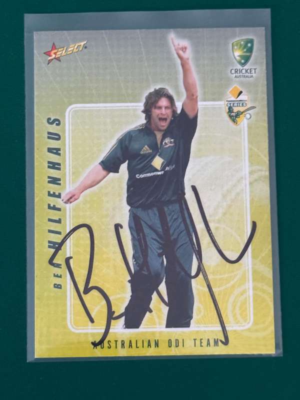 Cricket Card - *SIGNED* Ben Hilfenhaus 2008 Select Cricket Card