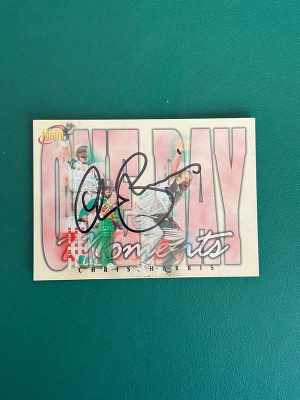 Cricket Card - *SIGNED*  Chris Harris (Nr37) 1996 One Day Moments Futera Cricket Card