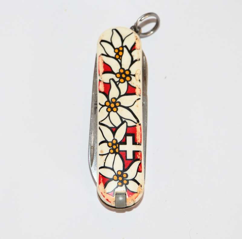 Victorinox - 58mm - Swiss Army Knife - (Classic SD Edelweiss)