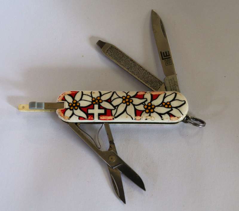 Victorinox - 58mm - Swiss Army Knife - (Classic SD Edelweiss)