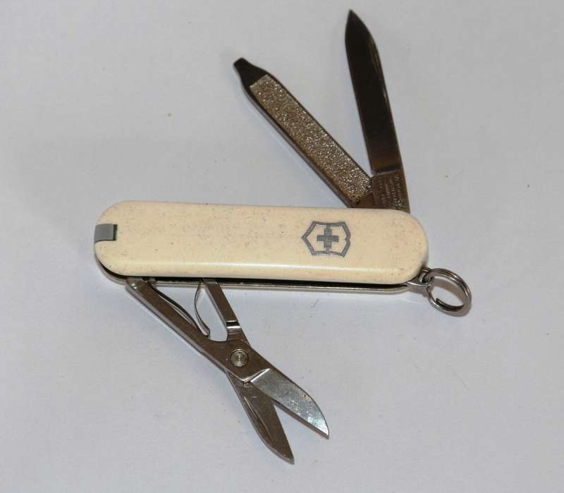 Victorinox - 58mm - Swiss Army Knife - (Classic SD)