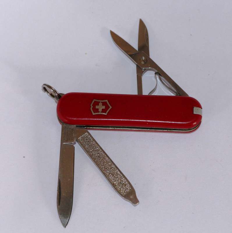 Victorinox - 58mm - Swiss Army Knife - (Classic SD) - CREST