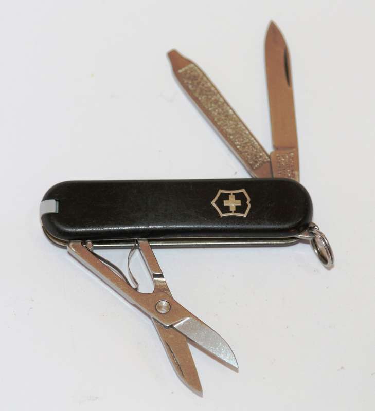 Victorinox - 58mm - Swiss Army Knife - (Classic SD) - optrel Switzerland