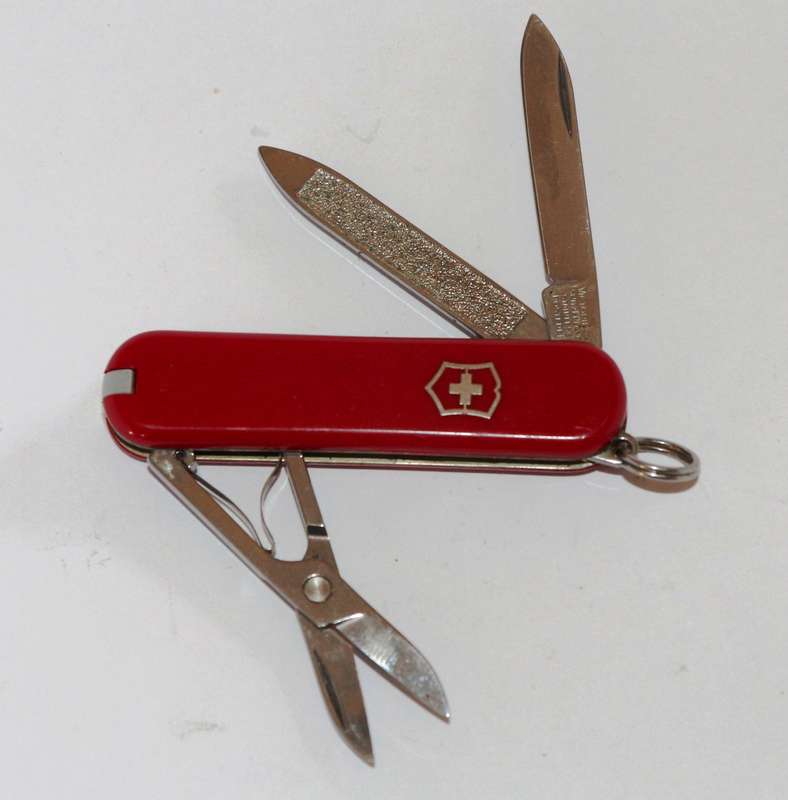Victorinox - 58mm - Swiss Army Knife - (Classic) BUCHER
