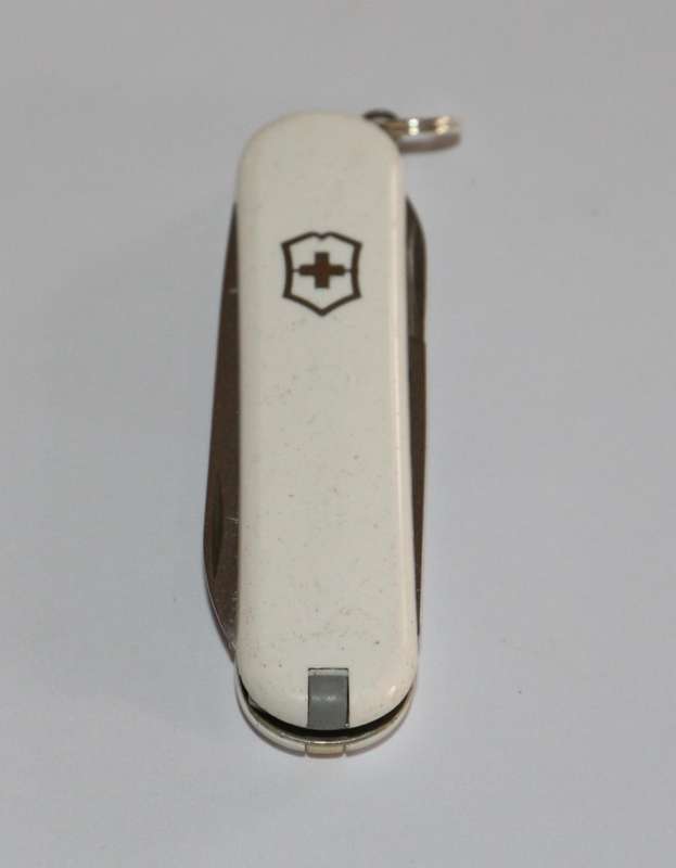 Victorinox - 58mm - Swiss Army Knife - (Classic SD) Hot Mobil logo