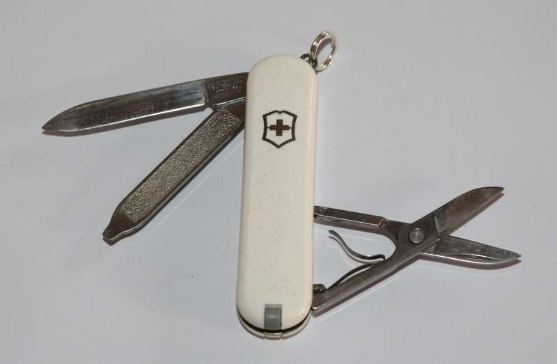 Victorinox - 58mm - Swiss Army Knife - (Classic SD) Hot Mobil logo
