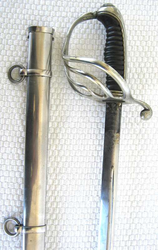 19TH CENTURY FRENCH PATTERN 1882 INFANTRY OFFICERS SWORD WITH METAL SCABBARD IN FAIR CONDITION